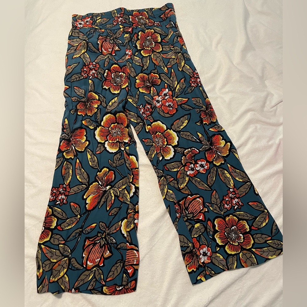 Cropped high waisted floral flowy pants